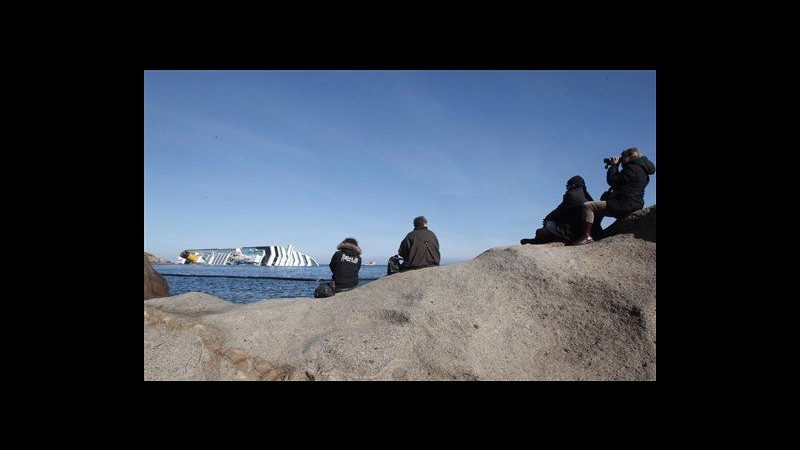 Nave Costa, riprendono ricerche dispersi