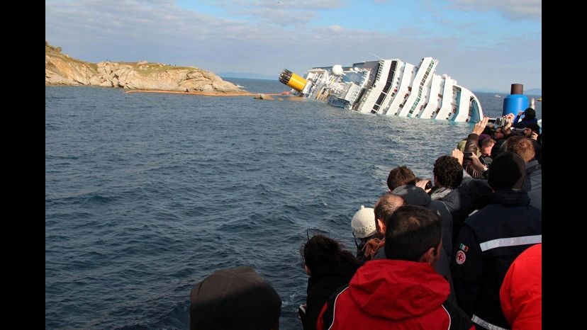 Nave Costa, parroco Giglio: Schettino ha lasciato nave con computer