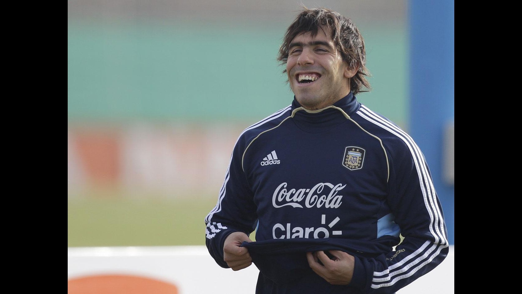 Media francesi: accordo Psg-City per Tevez. Club inglese smentisce