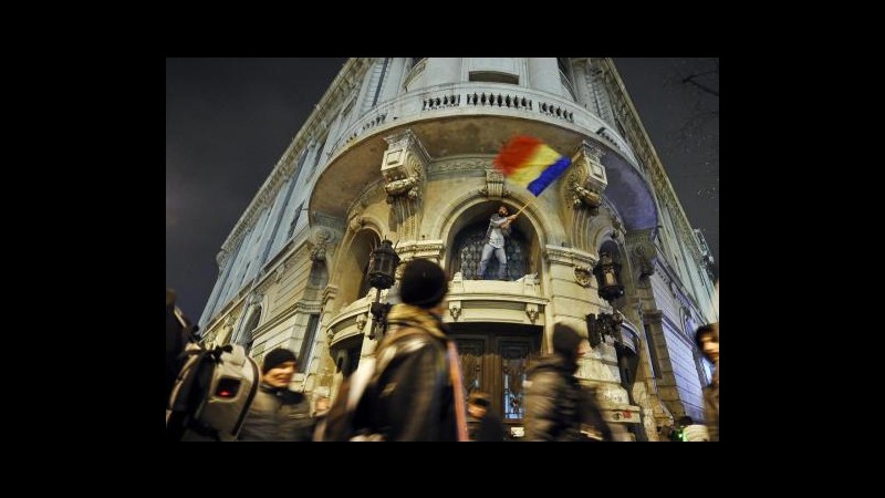Romania, oltre 10mila persone protestano a Bucarest contro il governo