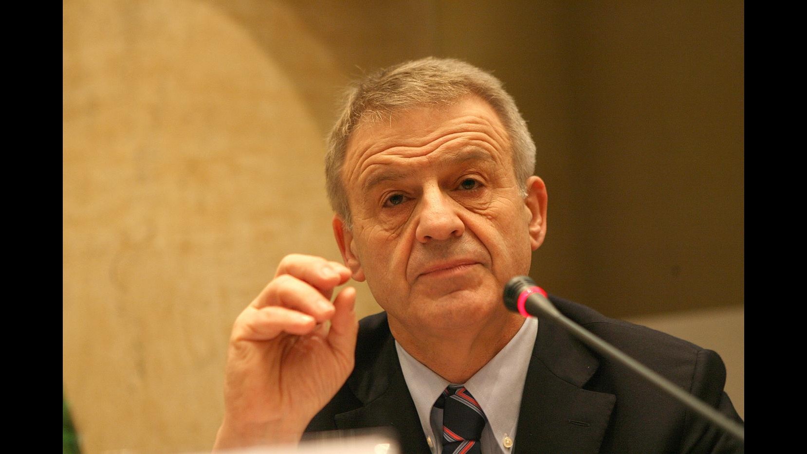 Nave Costa, Clini: Incombe rischio ambientale, fare presto