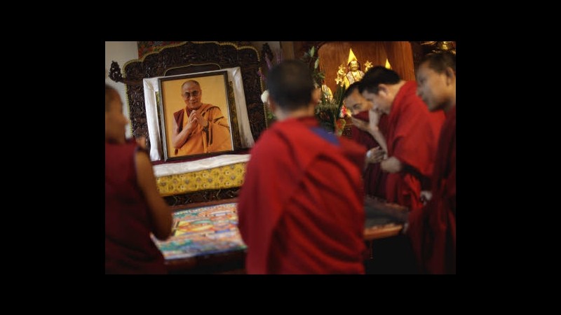 Cina, tibetani in Sichuan protestano con ritratto Dalai Lama