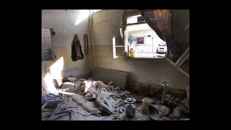 Siria, attivisti: Sesto giorno di bombardamenti a Homs, 12 morti