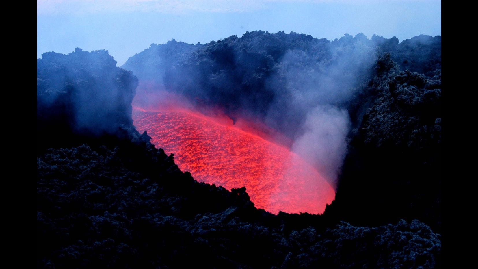 Etna erutta, aeroporto Fontanarossa chiuso fino alle 6 di mattina