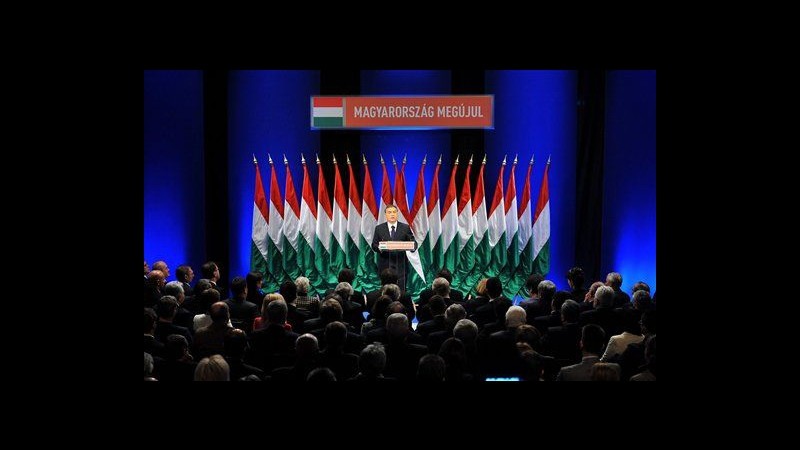 Ungheria, Orban: Difenderemo la nuova Costiuzione con tutti i mezzi