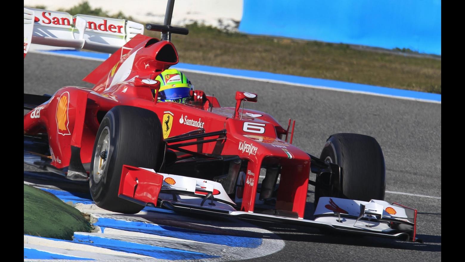 A Jerez Raikkonen subito al top, Massa completa 69 giri su F2012