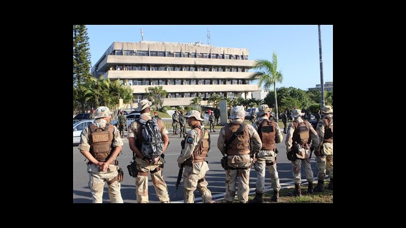 Brasile, agenti in sciopero proseguono occupazione edificio governo