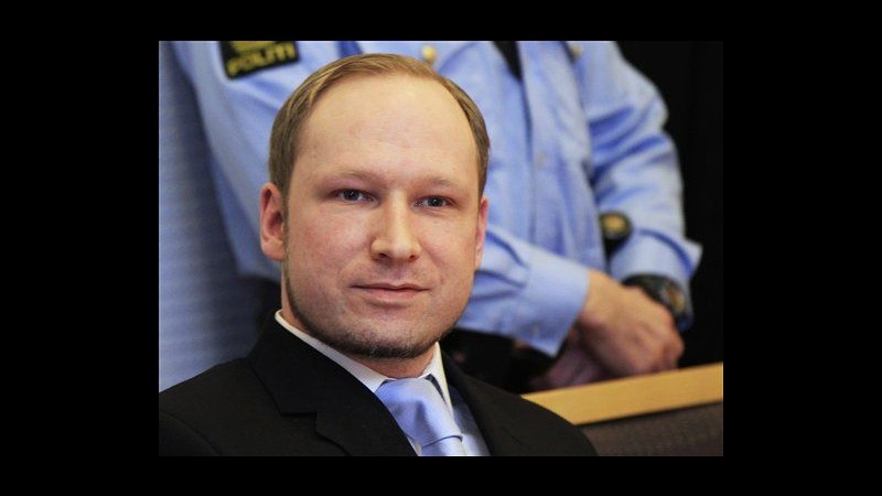 Norvegia, Breivik resterà in carcere fino a processo: Voglio medaglia