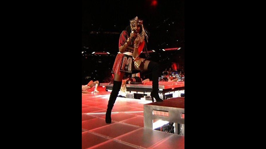 Scandalo Super Bowl, M.I.A. alza il medio davanti al mondo