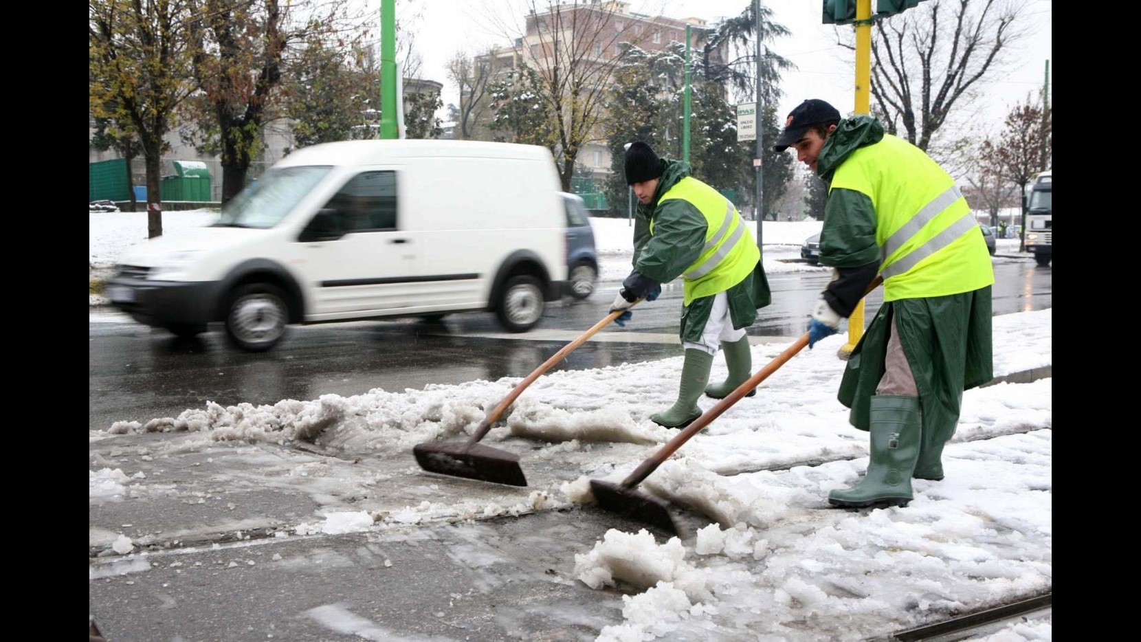 Neve a Roma, Alemanno: Domani le scuole rimarranno chiuse