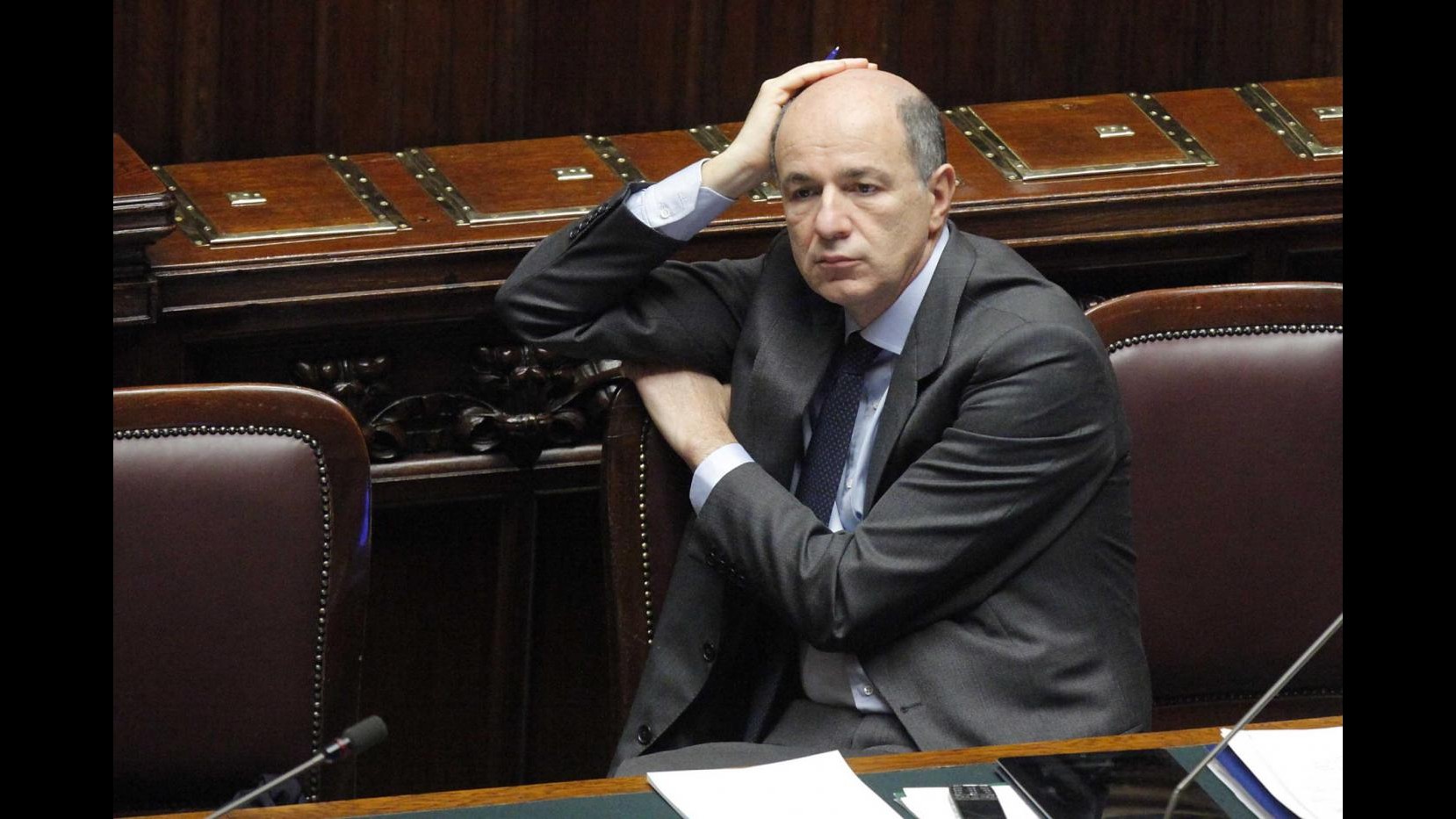Passera: Forse altre liberalizzazioni