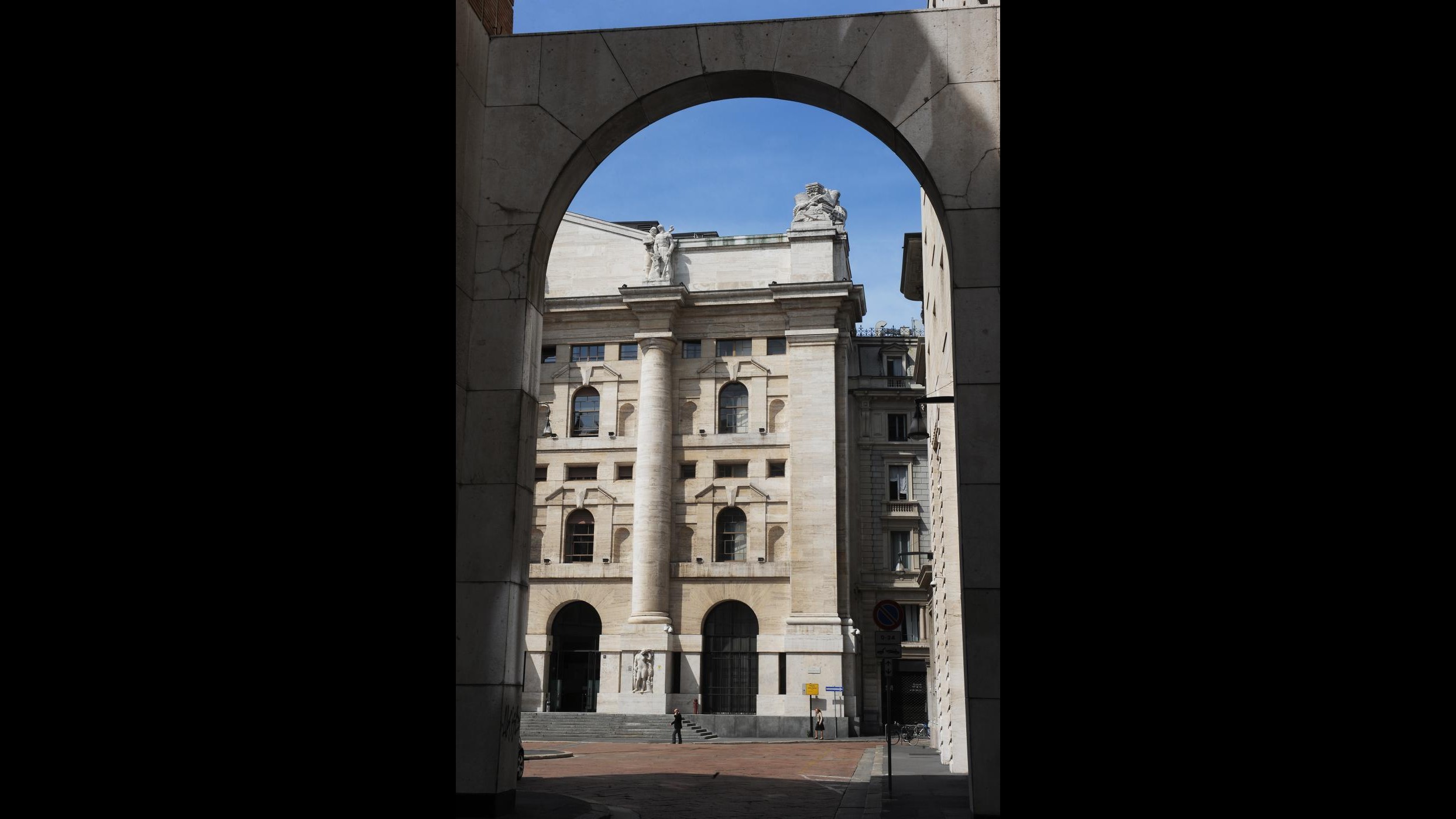Borsa, apertura molto positiva per Piazza Affari