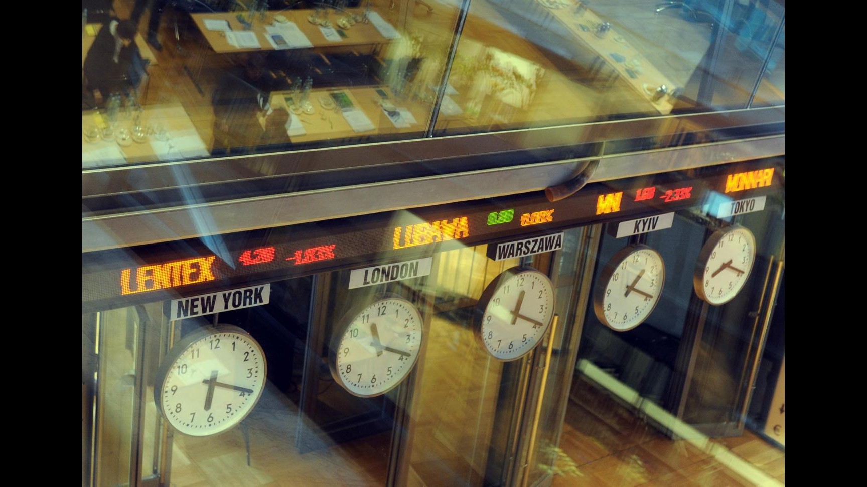 Borsa, cala a 427 punti lo spread Btp-Bund