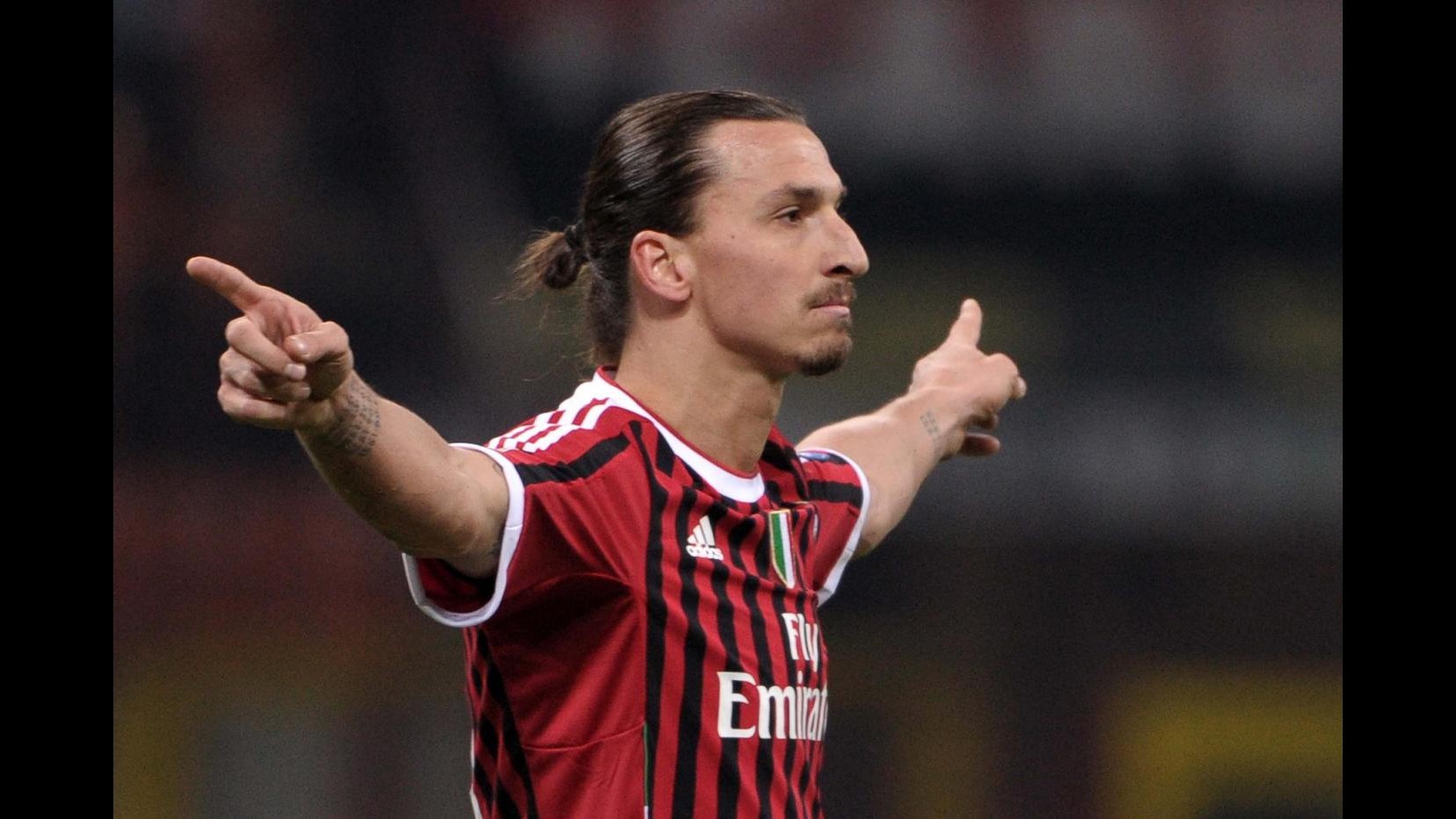 Milan piega Cagliari 3-0 e rimane nella scia Juve