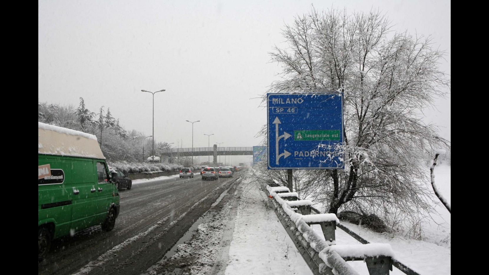 Maltempo, nevica su 400 km di autostrade