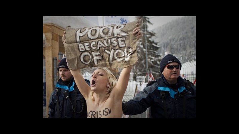 Davos, provano a entrare in topless: arrestate 3 attiviste ucraine