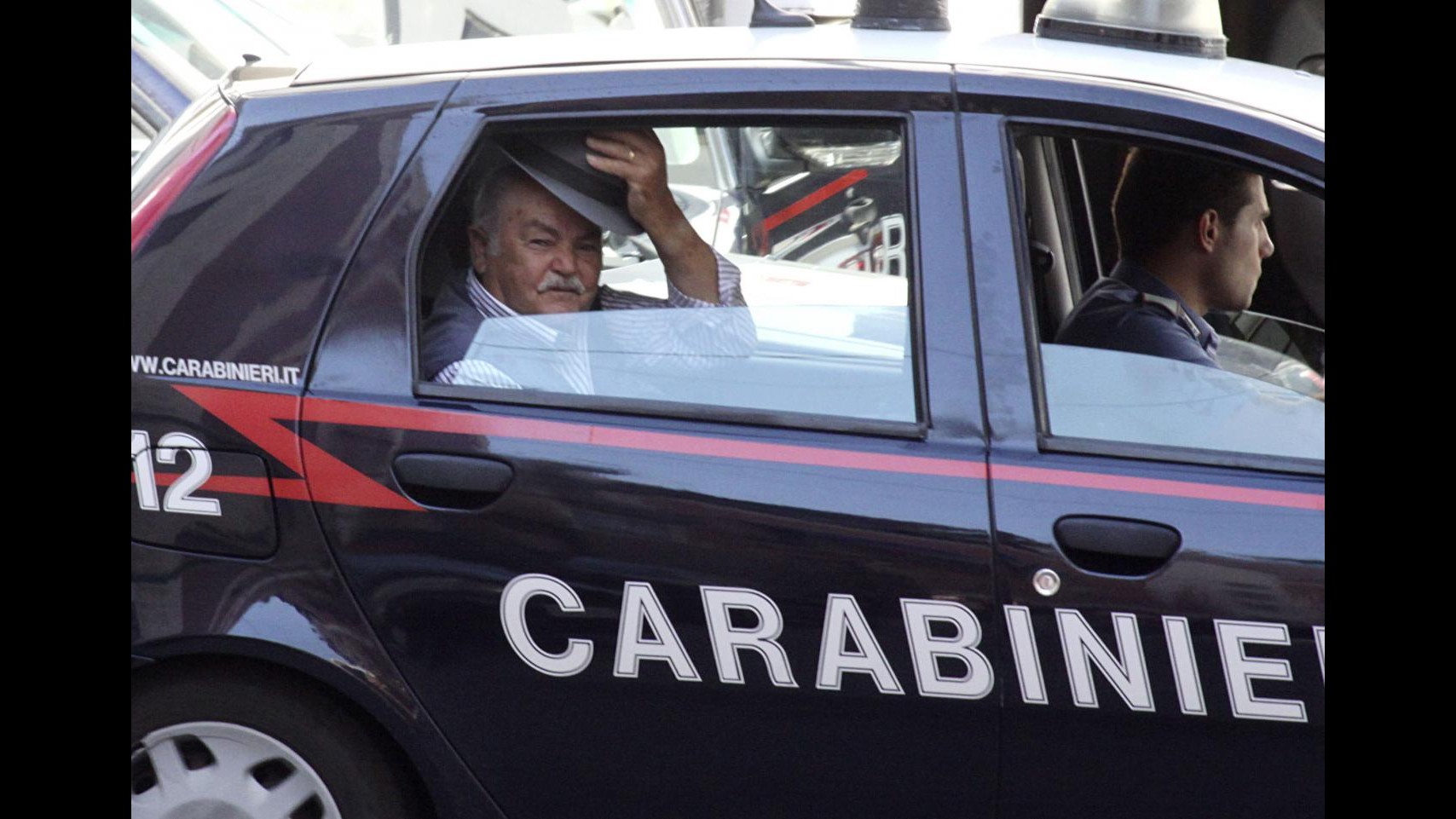 Roma, ferito da colpi di pistola in strada: muore in ospedale