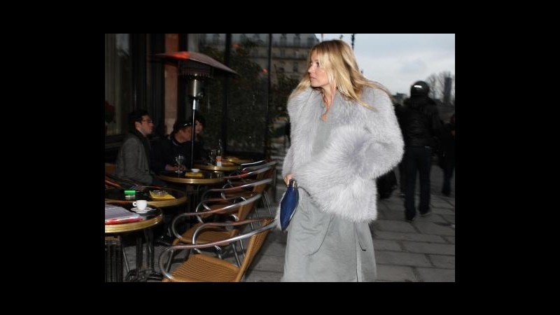 Kate Moss soffre di una paralisi temporanea del braccio