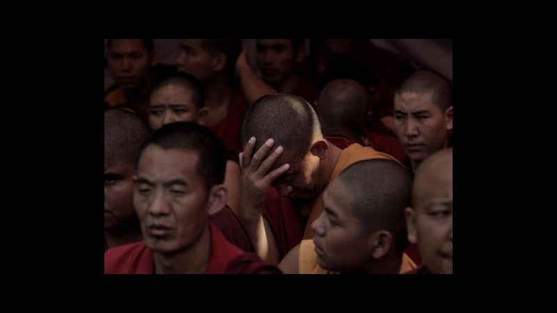 Cina, monaco tibetano 18enne muore dopo essersi dato fuoco
