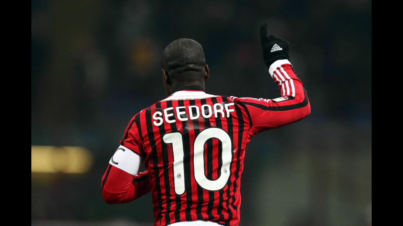 Milan, stiramento al bicipite femorale per Clarence Seedorf