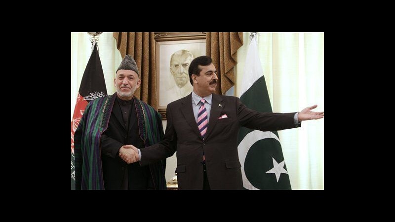 Karzai in Pakistan per discutere di negoziati con talebani