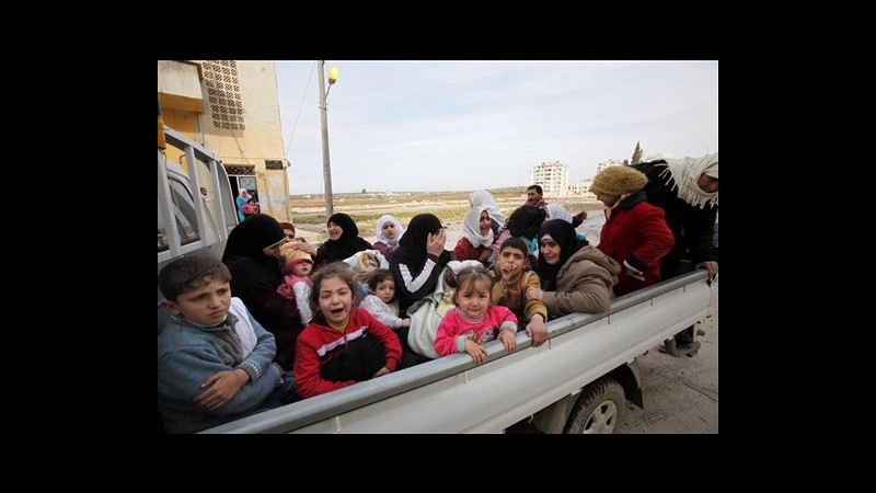 Siria, attivisti: Arrestata nuovamente blogger Razan Ghazzawi