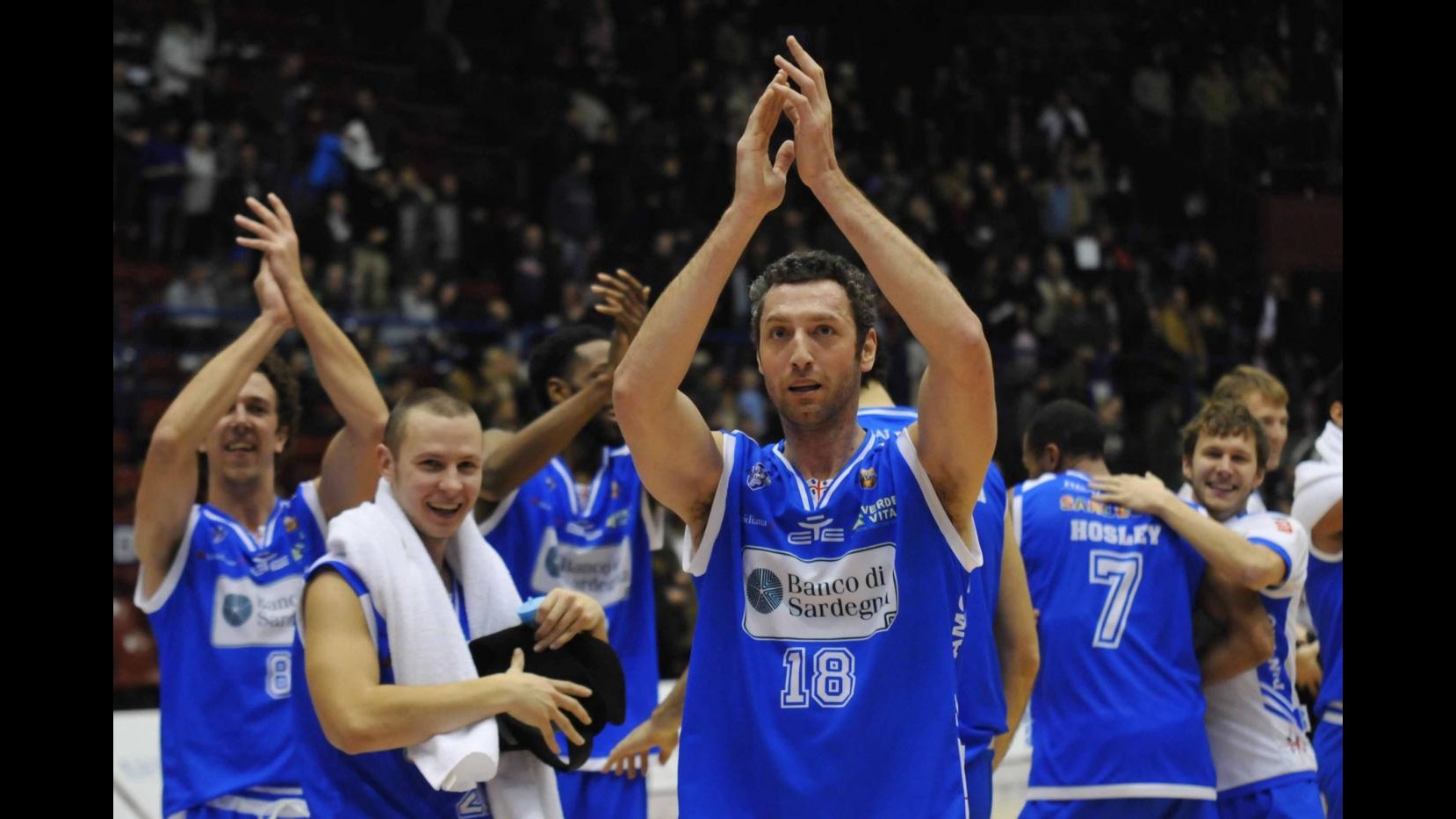 Siena travolgente con Biella, Milano scivola in casa con Sassari