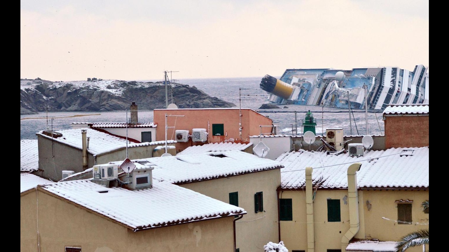 Nave Costa, al via svuotamento serbatoi, serviranno 28 giorni