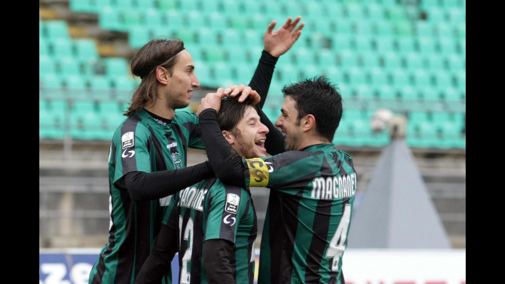 Serie B, Sassuolo espugna Bari e sale in vetta. Livorno-Vicenza 1-1