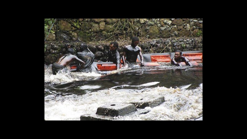 Venezuela lotta contro perdita petrolio in fiume Guarapiche