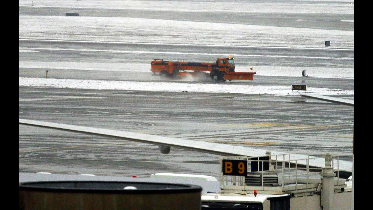 Neve, disagi a Fiumicino:  stop a 50% voli