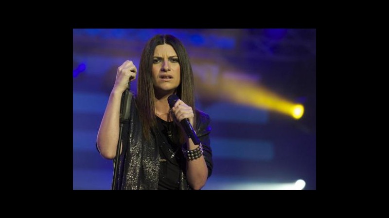 Crolla palco Pausini, morto un operaio