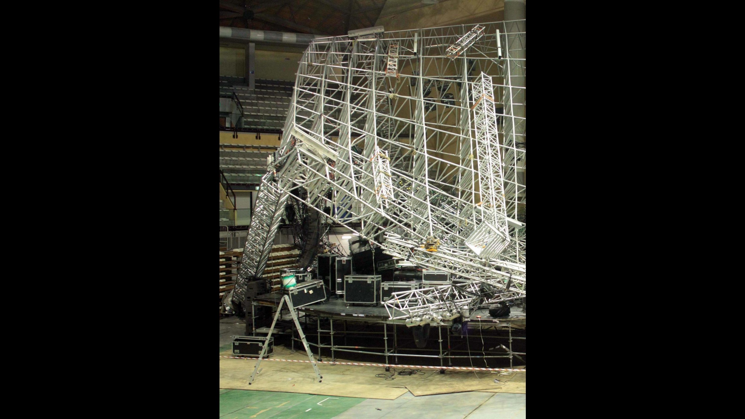 Crolla palco concerto Pausini: 1 morto
