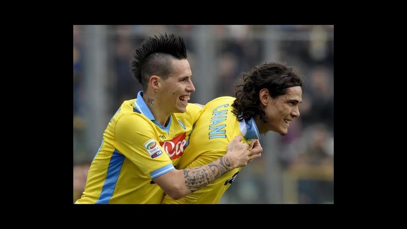 Napoli espugna Tardini con Cavani e Lavezzi, ma è rabbia Parma