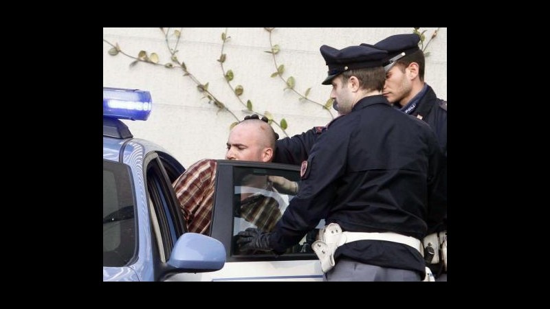 Brescia, uccide l’ex moglie e altri tre