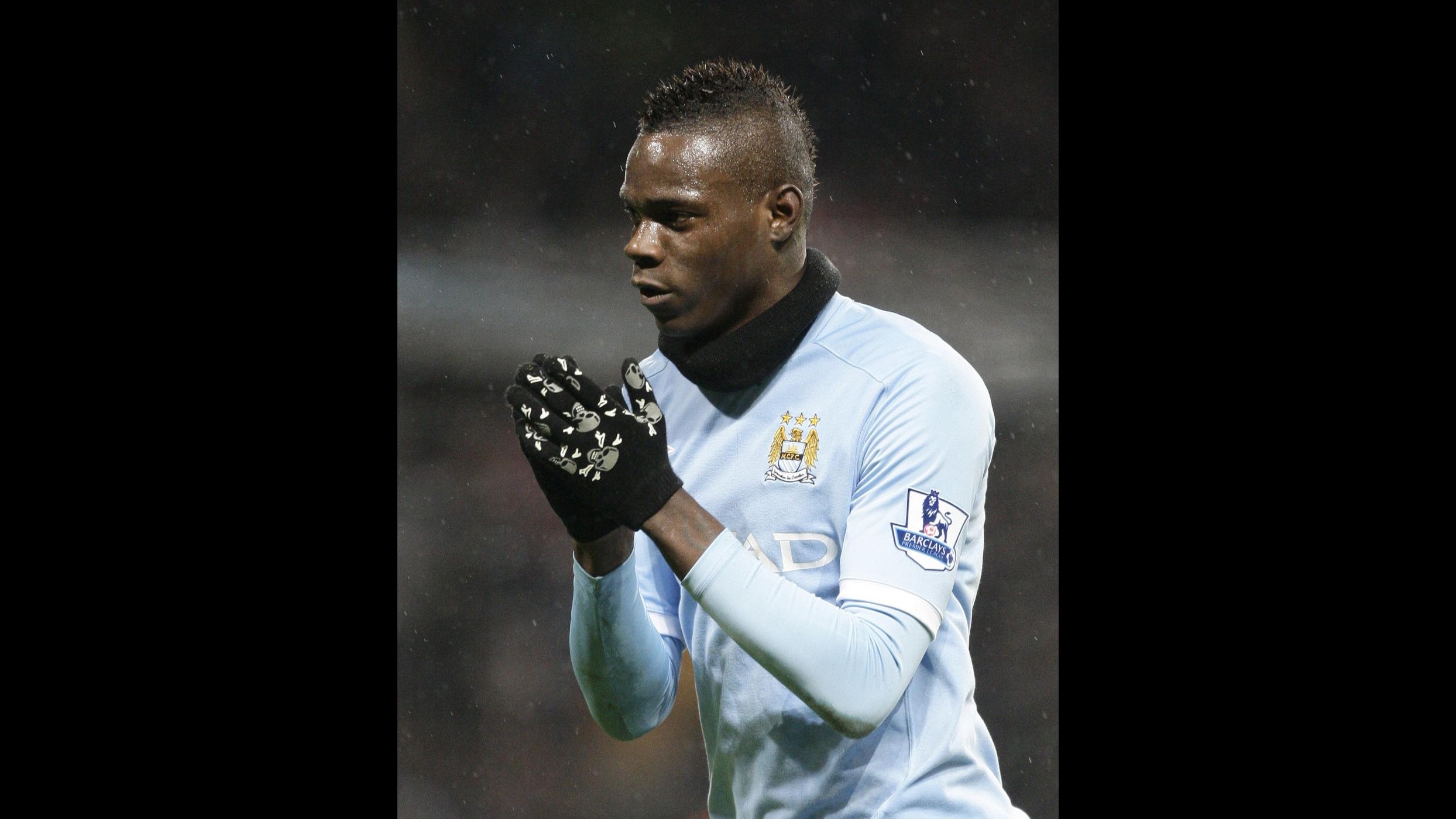 Nuovi guai per Balotelli: beccato a notte fonda fuori da strip club
