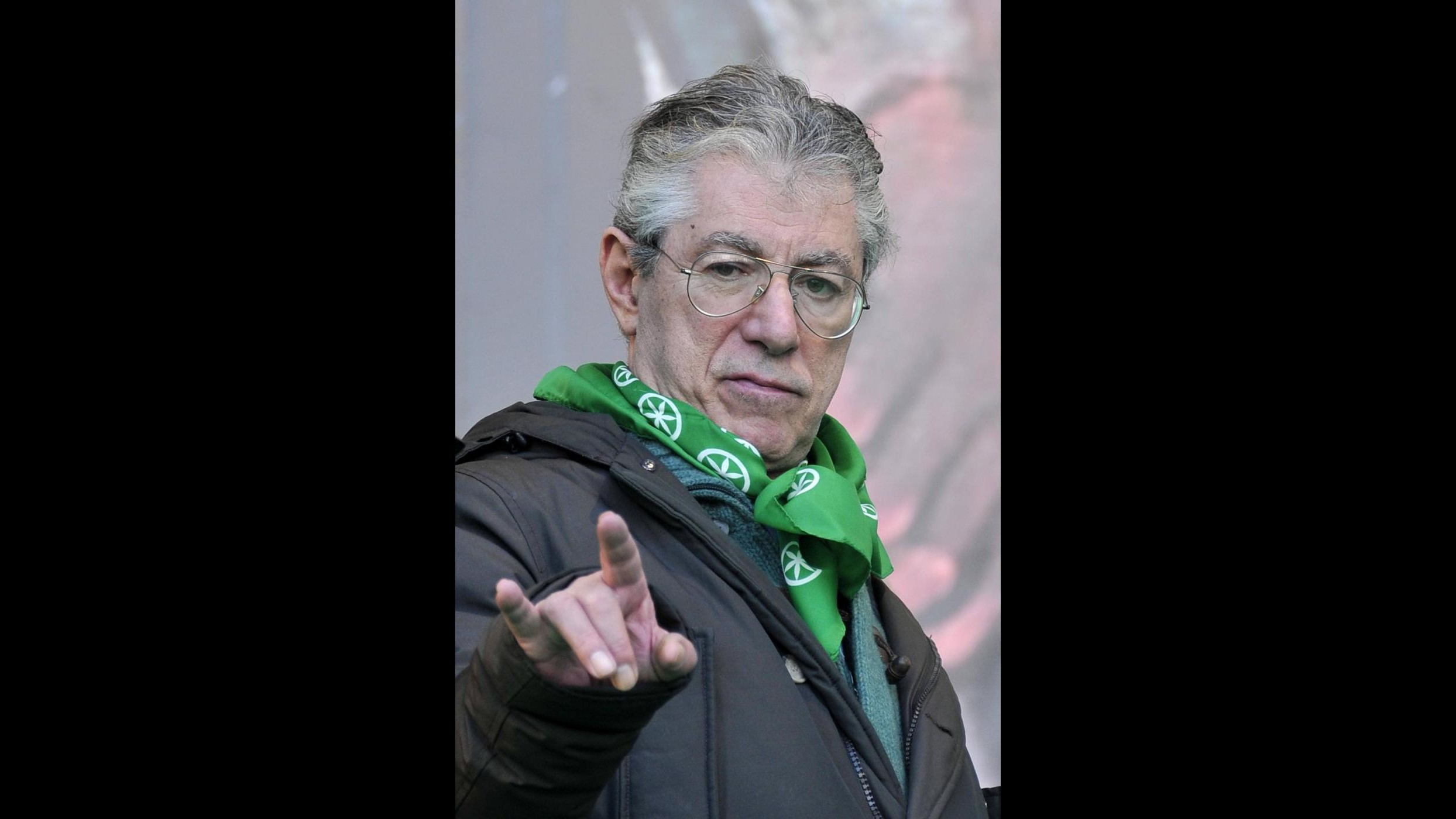Bossi: Penso che alle amministrative correremo da soli