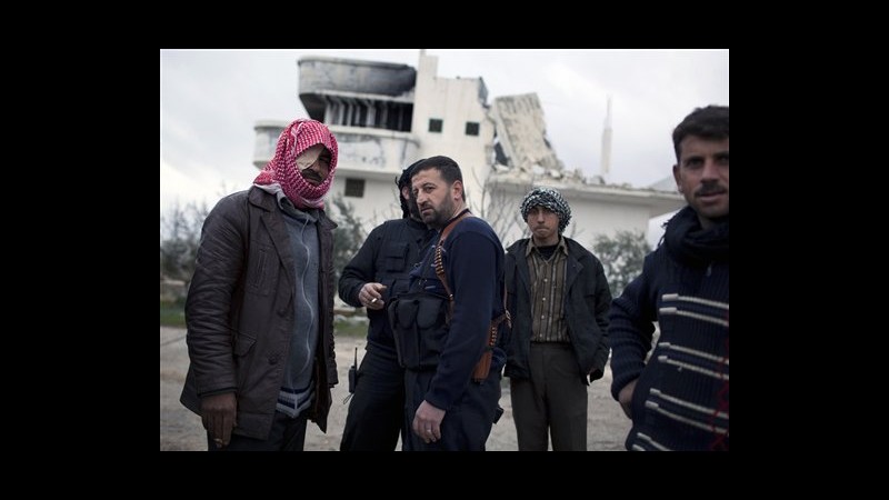 Siria, truppe entrano ad Halfaya, sotto attacco anche Rastan: vittime