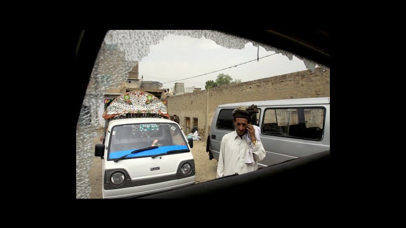Pakistan, uomini armati uccidono 16 passeggeri bus nel nord