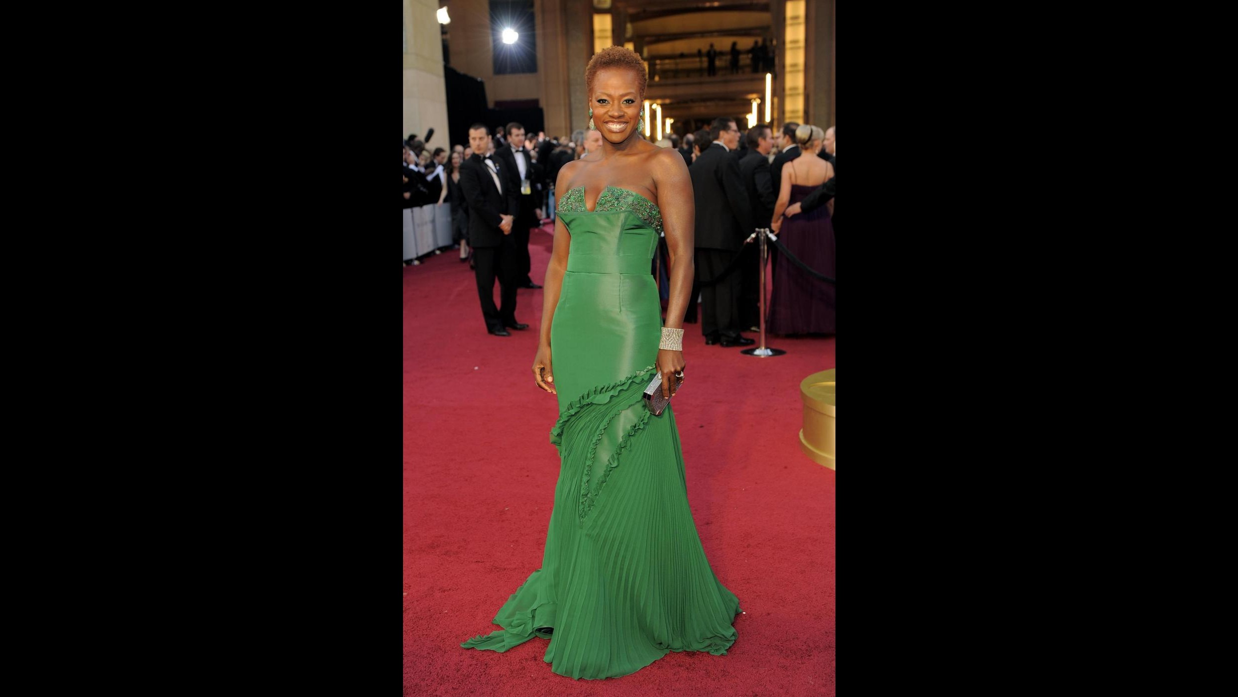 Viola Davis in verde smeraldo fiera candidata agli Oscar