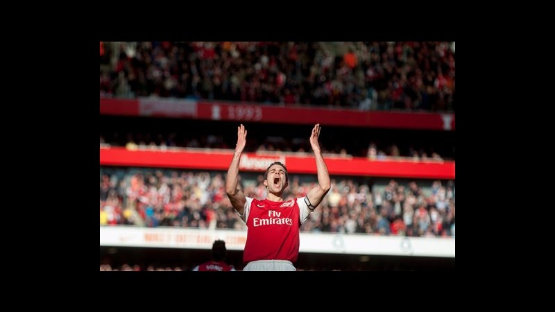 Manchester Utd vince nel giorno di Giggs, Arsenal travolge Tottenham