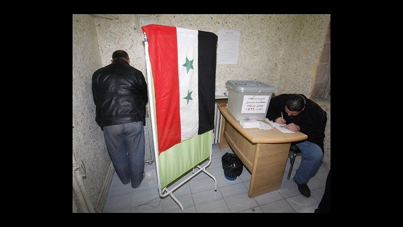 Siria, al via referendum su Costituzione. Attivisti denunciano scontri