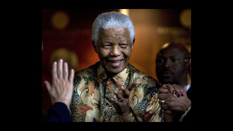 Sudafrica, Zuma: Salute di Mandela soddisfacente, considerata l’età
