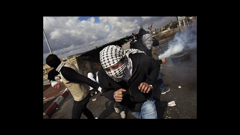 Medioriente, scontri tra palestinesi e soldati israeliani a funerale