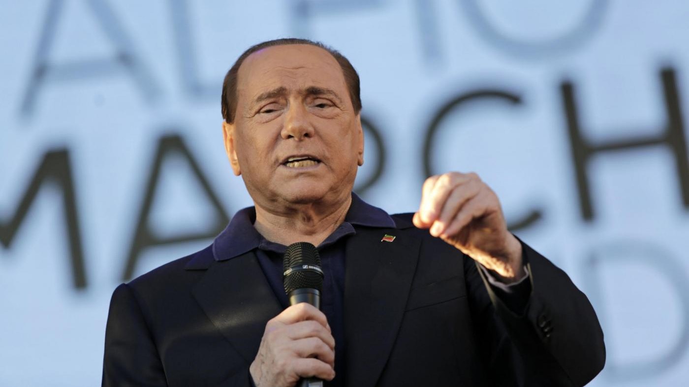 I fan di Berlusconi al San Raffaele: Unico presidente inimitabile