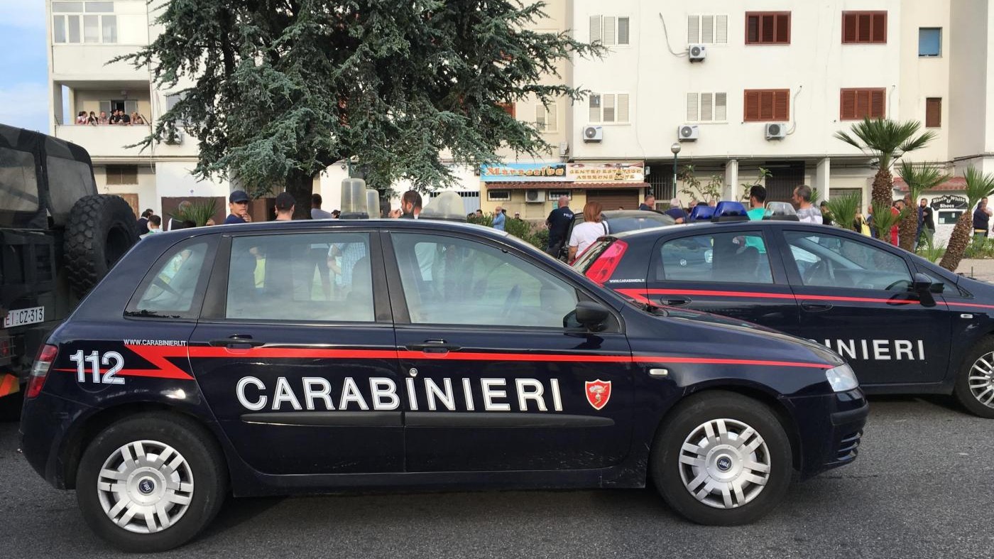 Caserta, 34enne picchia e cerca di strangolare la moglie