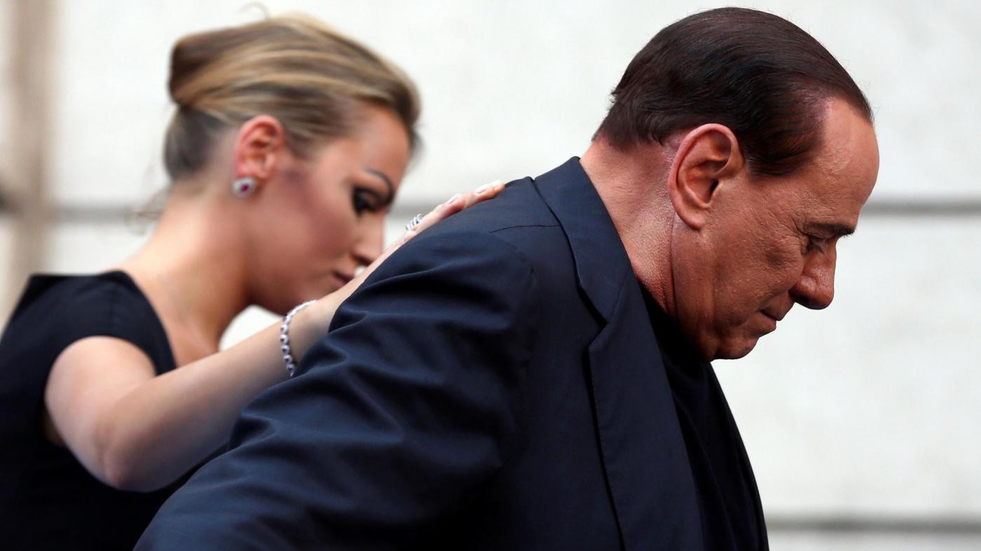 Berlusconi, Pascale: Lui ci chiede di restare uniti