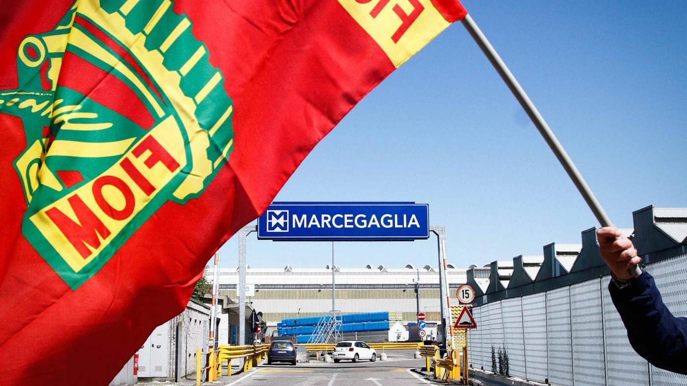Milano, operai occupano uffici Marcegaglia