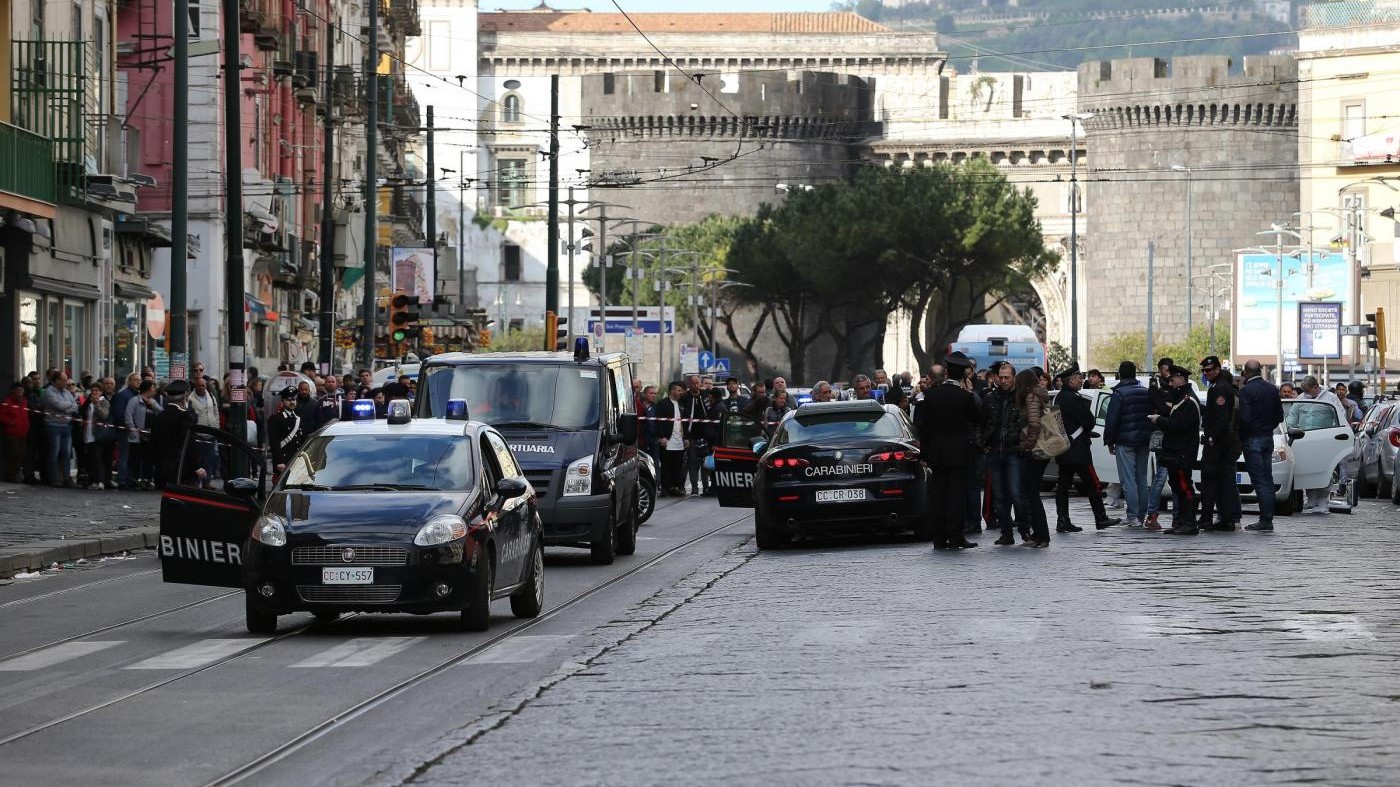 Napoli, noto ortopedico uccide moglie e si lancia nel vuoto