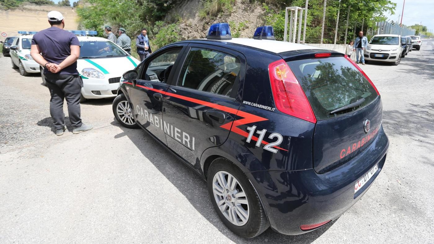 Roma, cerca di scipparlo e poi lo aggredisce con una bottiglia